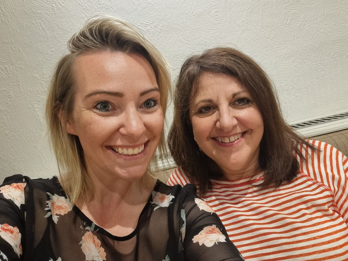 VickiA999's tweet photo. Everyone needs a work mum like mine 📞🚒❤️ Such a lovely day and the food was amazing too 🤤 #workmum https://t.co/B8xTsqjbHT