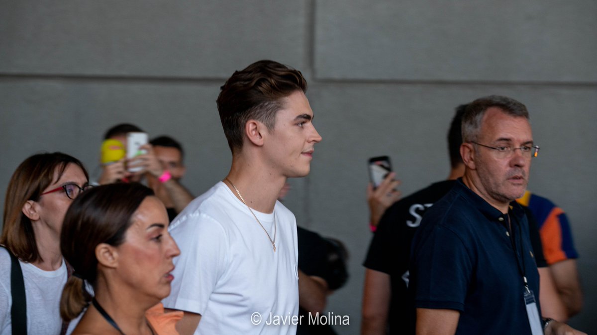MoobysEs's tweet photo. Photocall de #AfterAmorInfinito #AfterFanParty
Fotografía: @jmol84 https://t.co/JGWGSRD7Ms