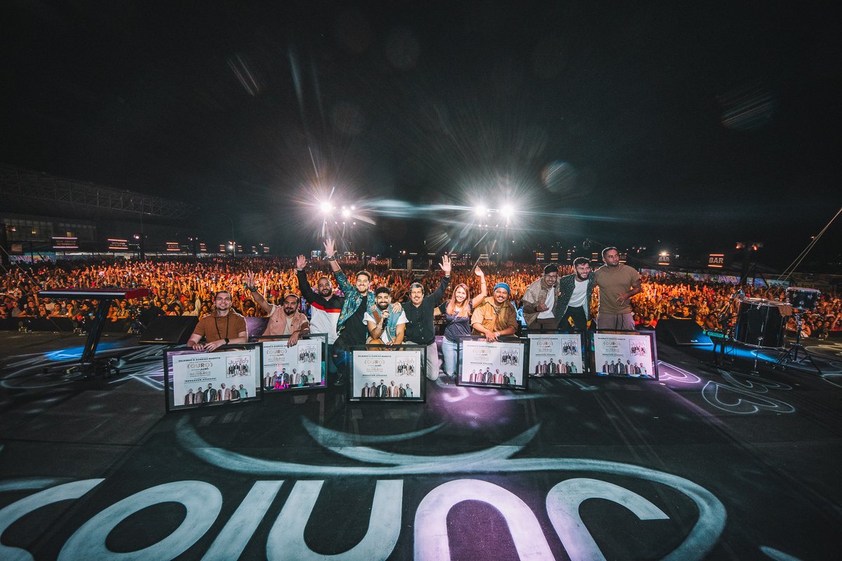 juntosoficial's tweet photo. Juntos é DISCO DE OURO! 📀 Durante a gravação do nosso DVD no Rio de Janeiro, fomos presenteados pela @sonymusicbrasil com essa linda homenagem. Muito obrigado a todos que acreditam nesse projeto e tornam ele real 🖤

📷 Brunini https://t.co/bXU983jPV4