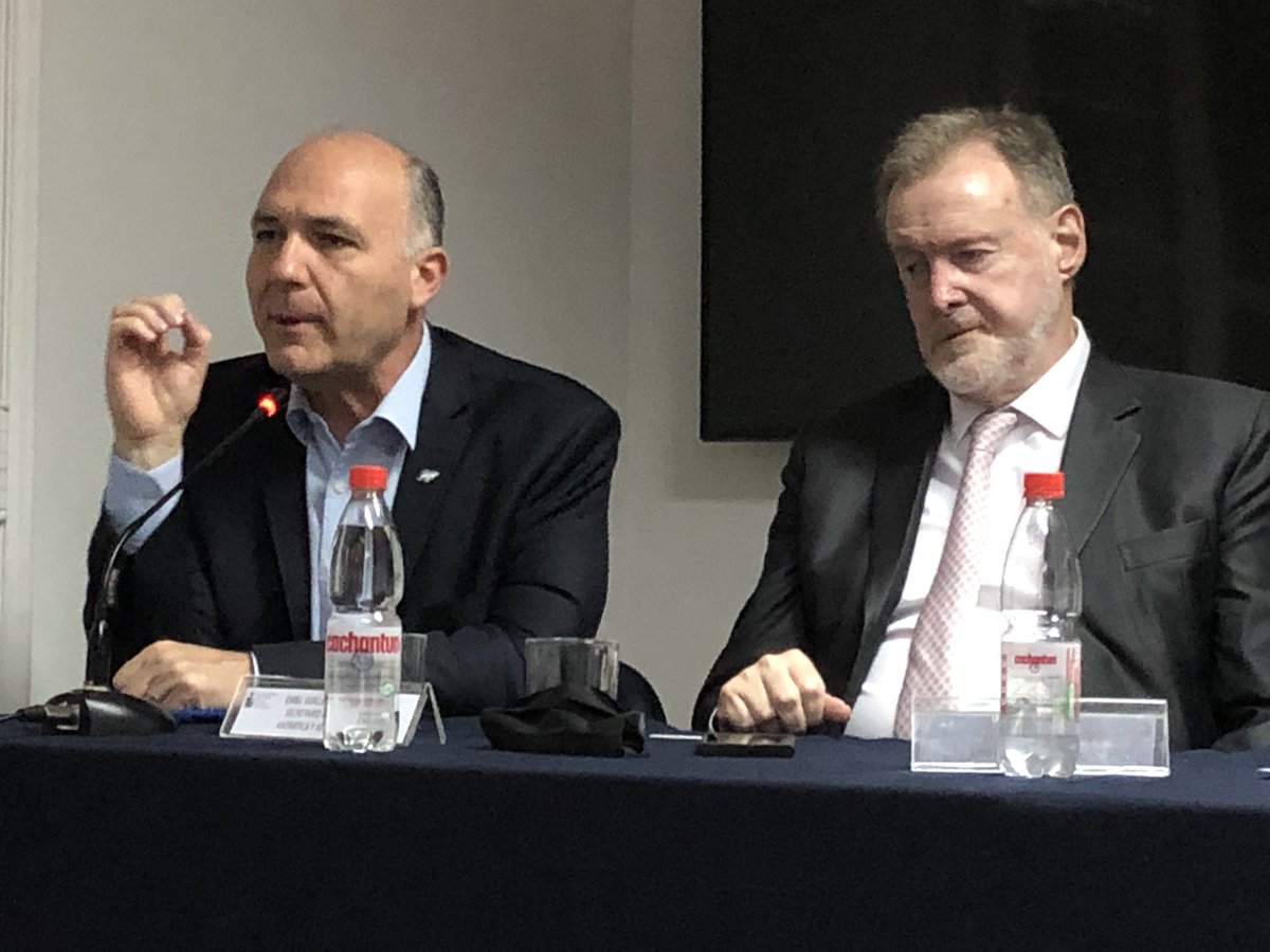 ieiuchile's tweet photo. Embajador @grcarmonac, acompañado del Embajador @raulbielsa se refieren a la #CuestionMalvinas en conferencia que se realiza en el @ieiuchile https://t.co/OTOBD1vIWe