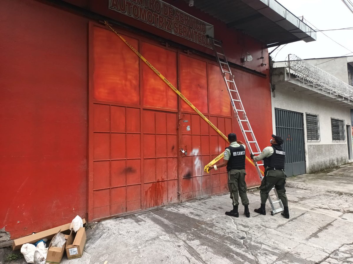 Este día, se realizó el cierre provisional de un taller ubicado en la 7 Av. Norte por no tener permisos de funcionamiento, que ha sido denunciado por la ciudadanía de trabajar en espacio público dejando químicos en acera.

Estamos recibiendo reportes al 7919-7119.📲