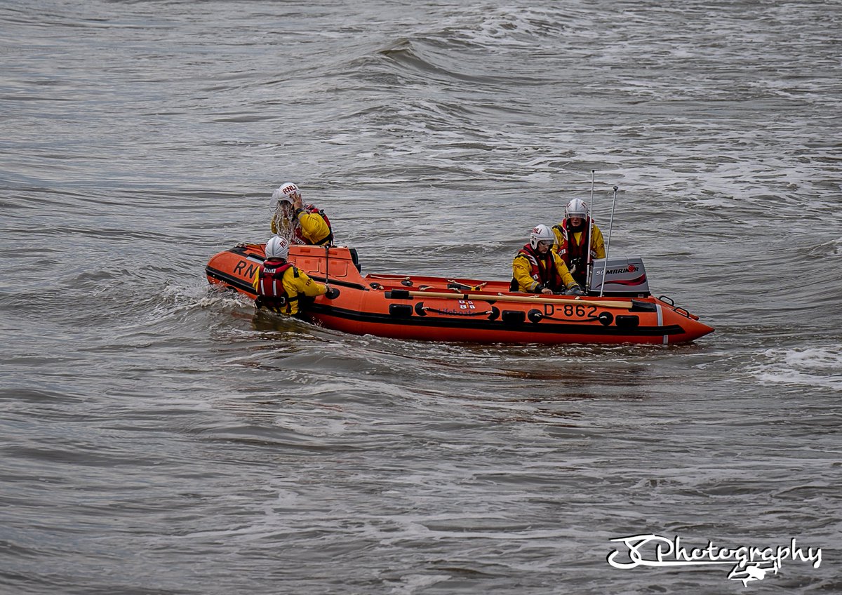 Blackpool's RNLI team cooling off with an helmet full of water. <a href="/RNLI/">RNLI</a> <a href="/outonashout/">RNLI: Out On A Shout</a> <a href="/RNLIBlackpool/">RNLI Blackpool</a> <a href="/visitBlackpool/">VisitBlackpool</a> <a href="/InsiderBkpl/">Insider Blackpool</a> <a href="/LiveLancs/">Lancs Live</a>
 
#RNLI #Blackpool #Photographylovers #Photography #Photograph #Photographer #Photooftheday #Photos
