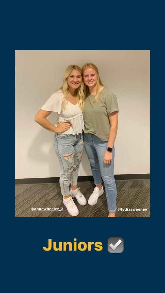 CedarvilleWBB's tweet photo. First Day of classes is in the books! Here's your 2022-2023 WBB LadyJackets!!!  #HeartandHustle https://t.co/6AZ55PJcl2