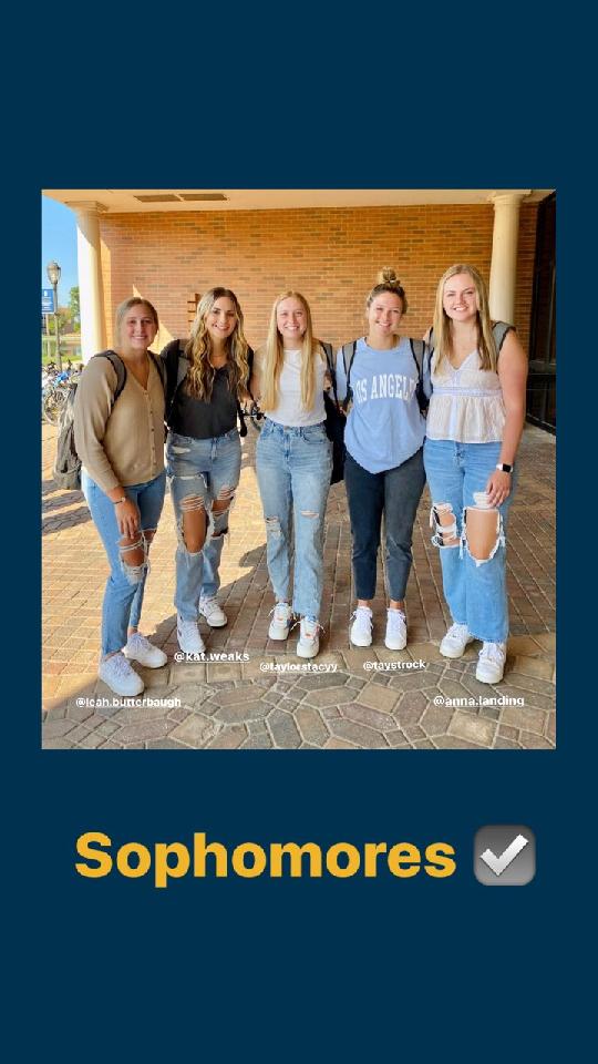 CedarvilleWBB's tweet photo. First Day of classes is in the books! Here's your 2022-2023 WBB LadyJackets!!!  #HeartandHustle https://t.co/6AZ55PJcl2