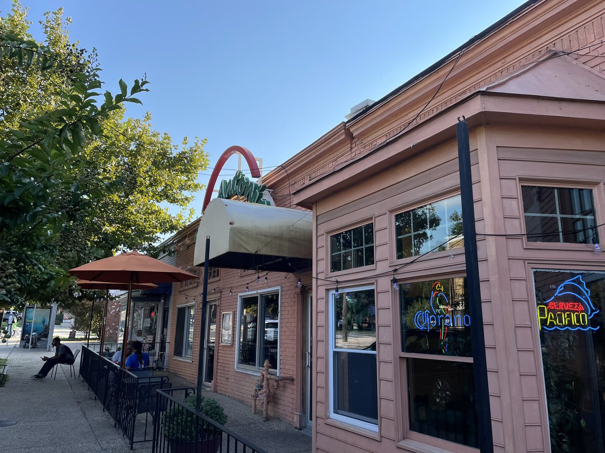 irishtimesdc's tweet photo. Did you know that Times used to have a sister bar? Kelly’s Ellis Island operated in Brookland until 2007, it is now San Antonio’s Bar and Grill! (No affiliation) https://t.co/kZ2nkr2DKD