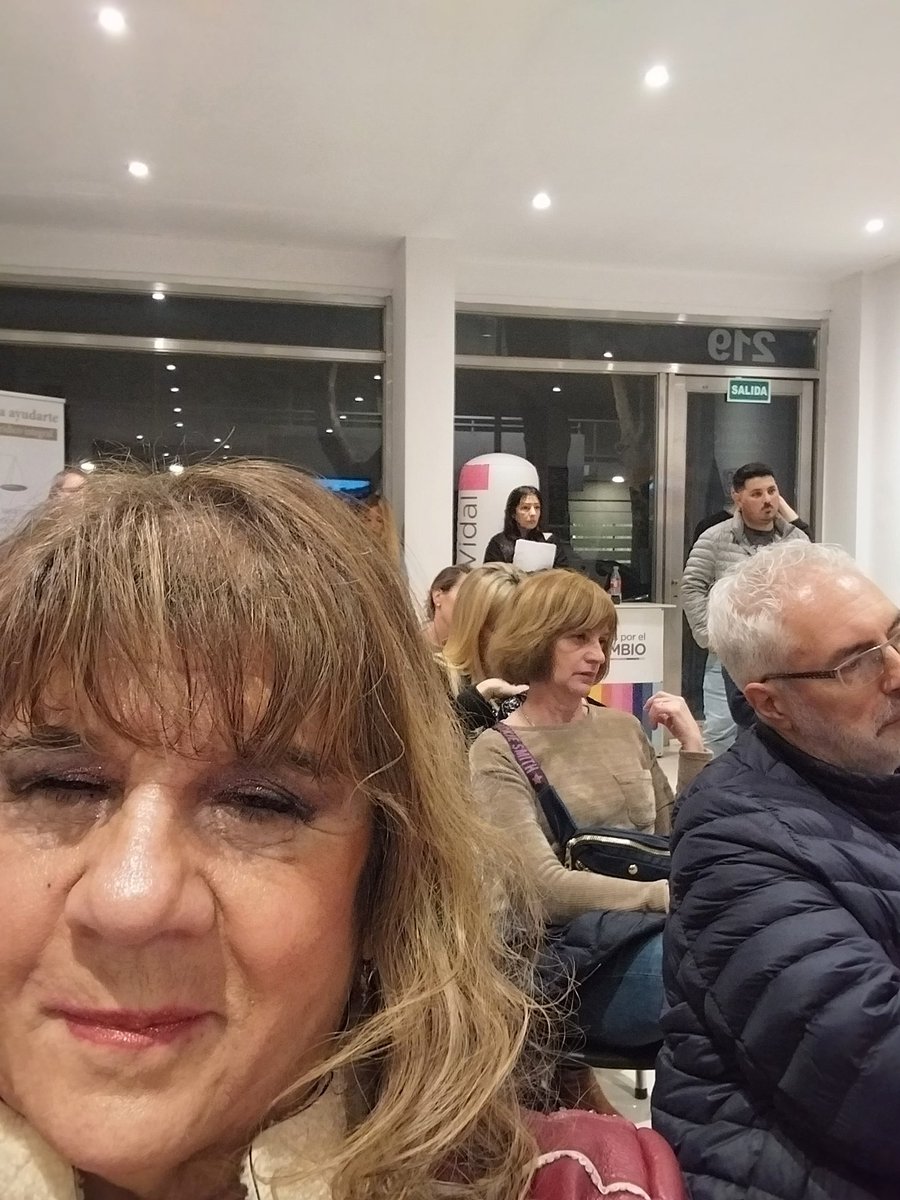 AliciaBesada's tweet photo. Hoy @LupeTagliaferri SENADORA NAC X LA CIUDAD en el #LOCALPRO @baComuna_6 . JUNTOS HABLANDO DE POLITICA Y LA COYUNTURA !! @danielmattioli @marceiambrich @monicafreda @Gerar_Ayerbe78 @SebastianLoreto @ivoiambrich https://t.co/RWToTsIUXl