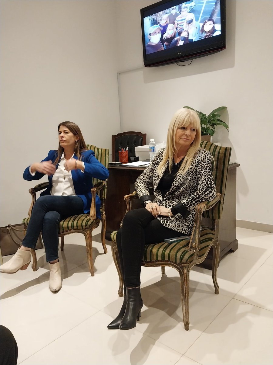 AliciaBesada's tweet photo. Hoy @LupeTagliaferri SENADORA NAC X LA CIUDAD en el #LOCALPRO @baComuna_6 . JUNTOS HABLANDO DE POLITICA Y LA COYUNTURA !! @danielmattioli @marceiambrich @monicafreda @Gerar_Ayerbe78 @SebastianLoreto @ivoiambrich https://t.co/RWToTsIUXl