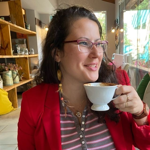 Labjor_Unicamp's tweet photo. A jornalista Sarah Schmidt defendeu seu mestrado com a gente em 2015, é repórter freelancer de ciências, e, entre outros trabalhos, colabora há quase 3 anos com a revista Pesquisa Fapesp. Tb foi consultora de comunicação da Unesco. Parabéns! @sarah_cschmidt! #AlumniLabjor🌟 https://t.co/QNueEoueiZ