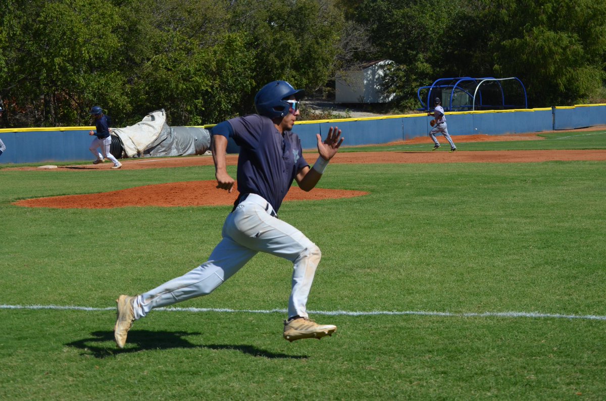 UDAthRecruiting's tweet photo. “I chose the University of Dallas for the opportunity to play at the collegiate level and fell in love with the connections you can make at this school.” - Anthony Maldonado, @UDallasBaseball ‘23
#WhyUDWednesday #BleedBlue https://t.co/s0V3bj0BZq