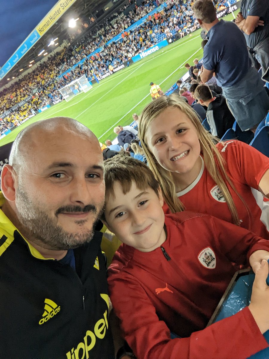 SteGorny's tweet photo. So the household was split down the middle tonight.... But the right result ensures bragging rights until we meet again πͺπͺβ½β½ #lufc #LEEBAR https://t.co/rvMKpdDdVM