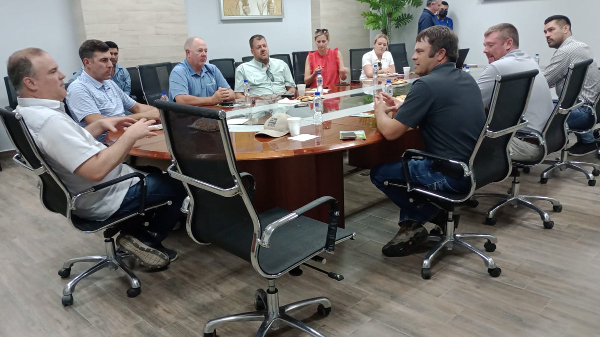 CIMMYT's tweet photo. On 23 Aug 2022, @CIMMYT welcomed the leading producers from the U.S.A. (Missouri, Kentucky and Ohio) at the Campo Experimental Norman E. Borlaug Station. 🇲🇽 

We are grateful for the diverse experiences shared and look forward to future collaborations.🤝

@Agricultura_mex @PIEAES https://t.co/m1e2vM7oDO