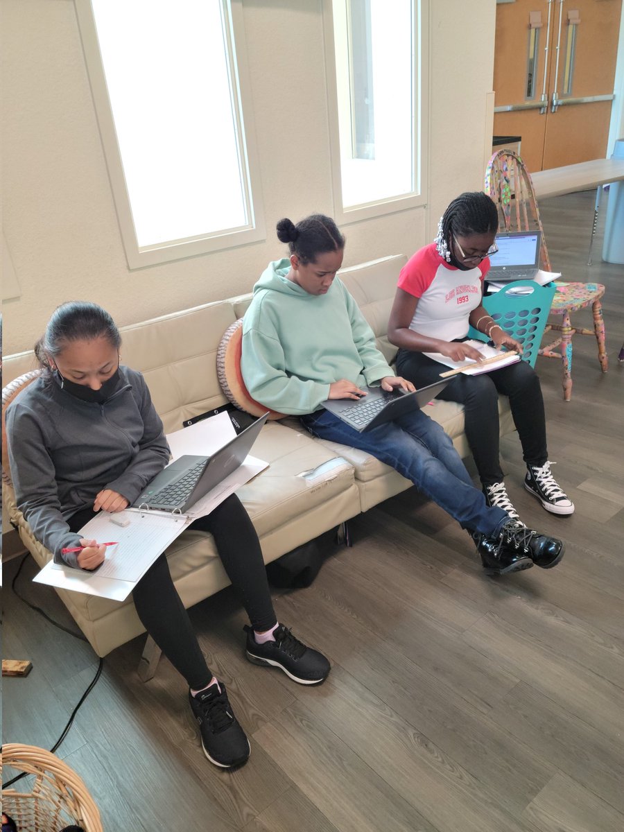 TaylorTurizo's tweet photo. Civics Ss building a timeline of important events and documents from our lessons so far. #TCS7thgrade https://t.co/tGLfvtYMaJ