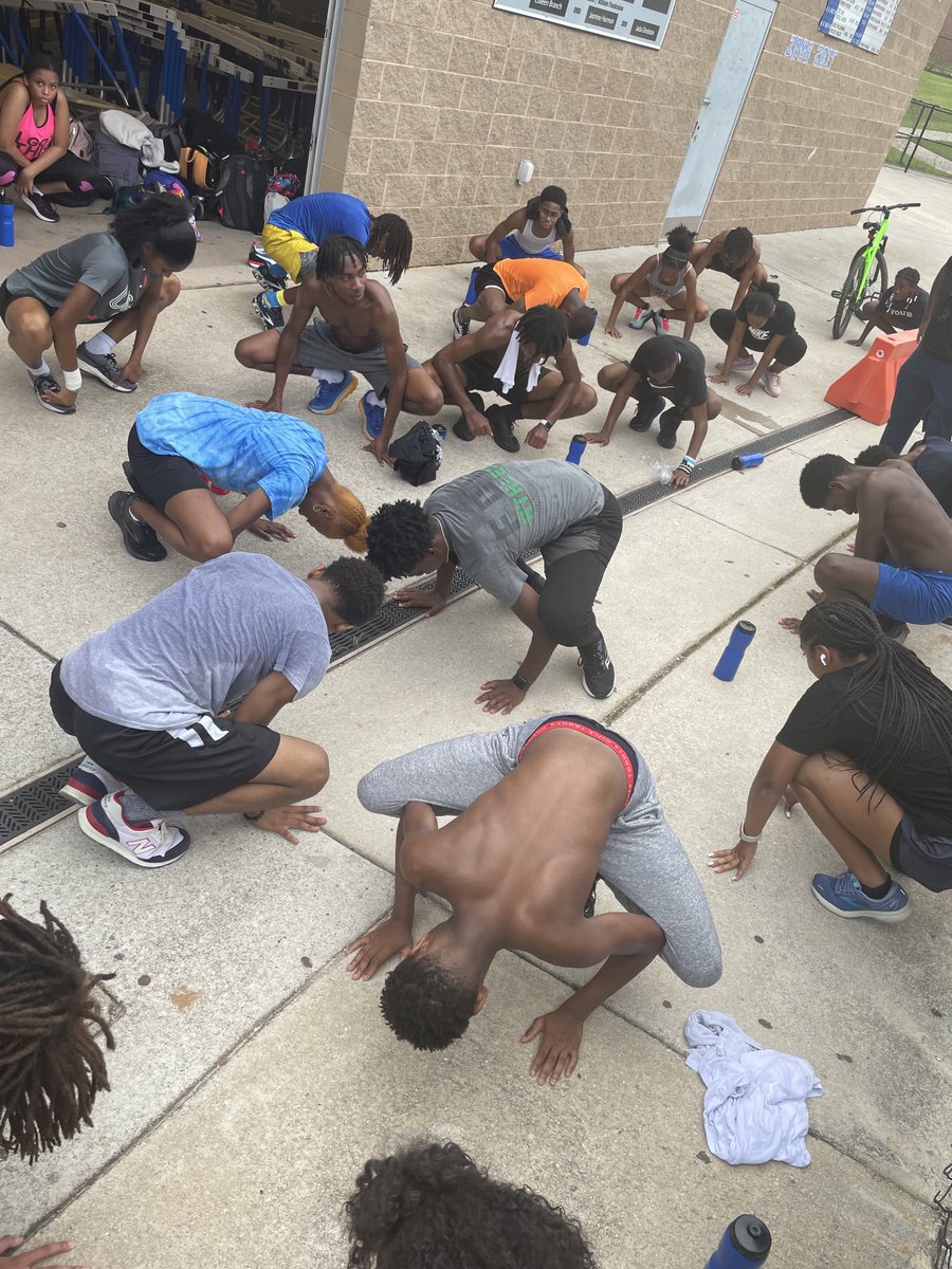 ⁦<a href="/WestlakeTFXC/">@WestlakeTrack/CC</a>⁩ just finishing working hard beyond 6:00pm! #StudentEngagement