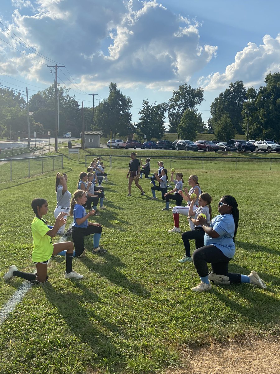 KYClassicSoftb's tweet photo. Again, look familiar? Welcome Coach Jeanay Riley (former KC’er herself).   @NJeanay @KelleyA18627772 #watchoutforKC https://t.co/qJPTP73xXw