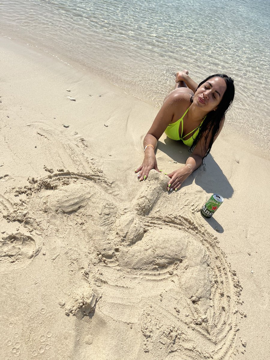 gimc2020's tweet photo. El que va a la playa hace el Castillo de arena que quiere 😌 https://t.co/DEH6bmPW4u