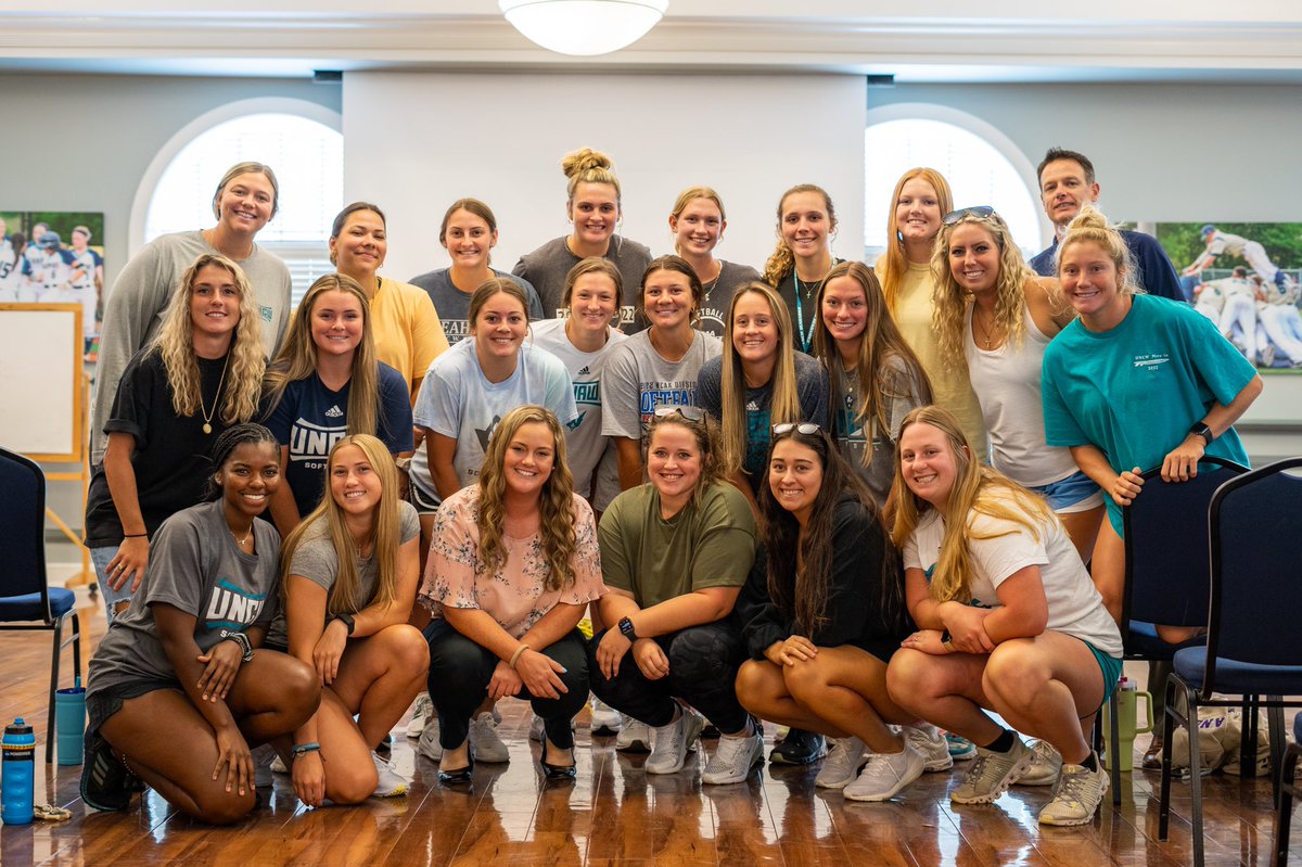 UNCWsoftball's tweet photo. Coach Wade🤝🏻The Crew

What an awesome way to kick off the school year!🤩 https://t.co/5ZCwwOHk1T