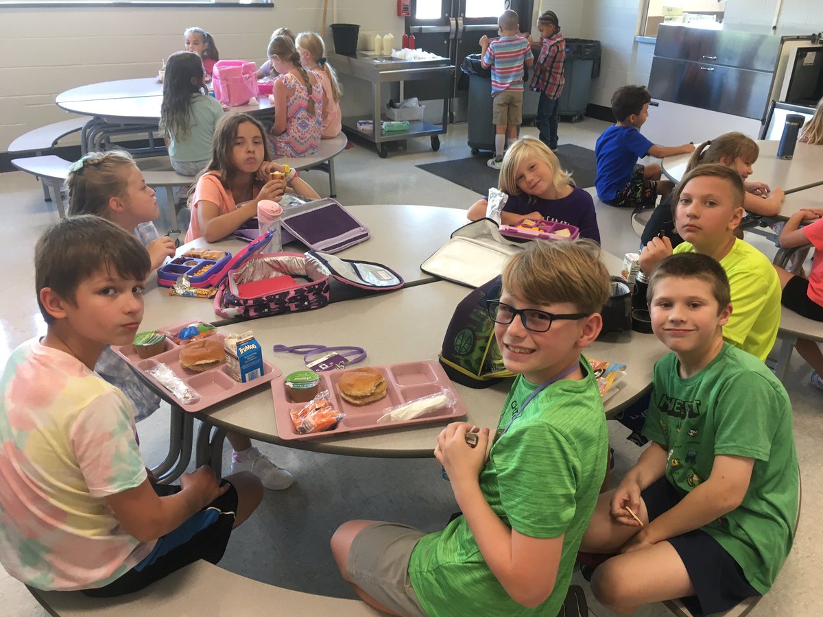 MrsBrown4School's tweet photo. We had a great first day of fourth grade today! Lunch pictures! 🍔👍🏽💜#BecomeBelongBeNorthern #BeBraveNotPerfect https://t.co/bNzY3T0Jql