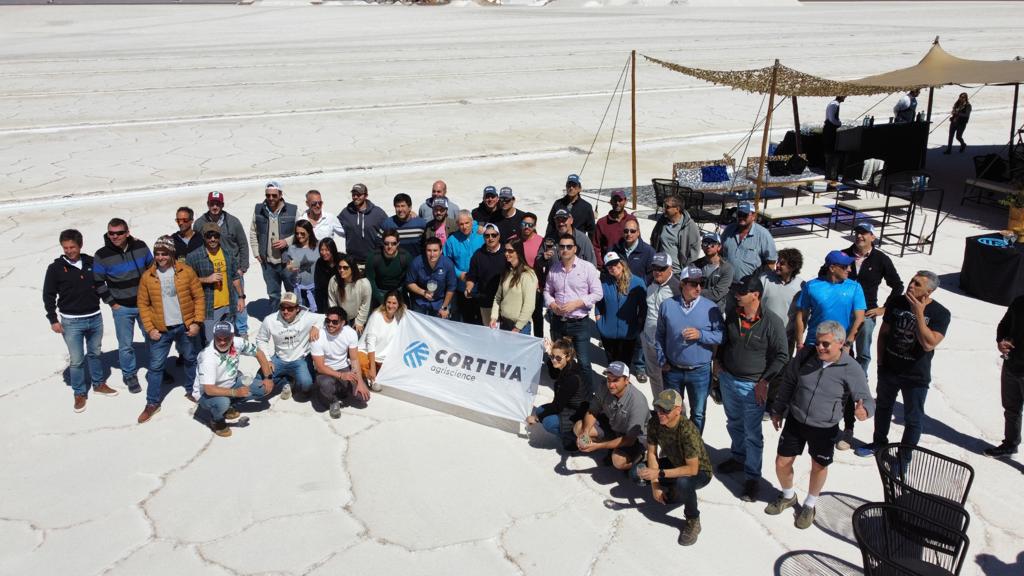 trybusagro's tweet photo. Momento de recreación. #AgroExpertos @CortevaARG. 📍Salinas Grandes, Jujuy https://t.co/WaG6F332b9