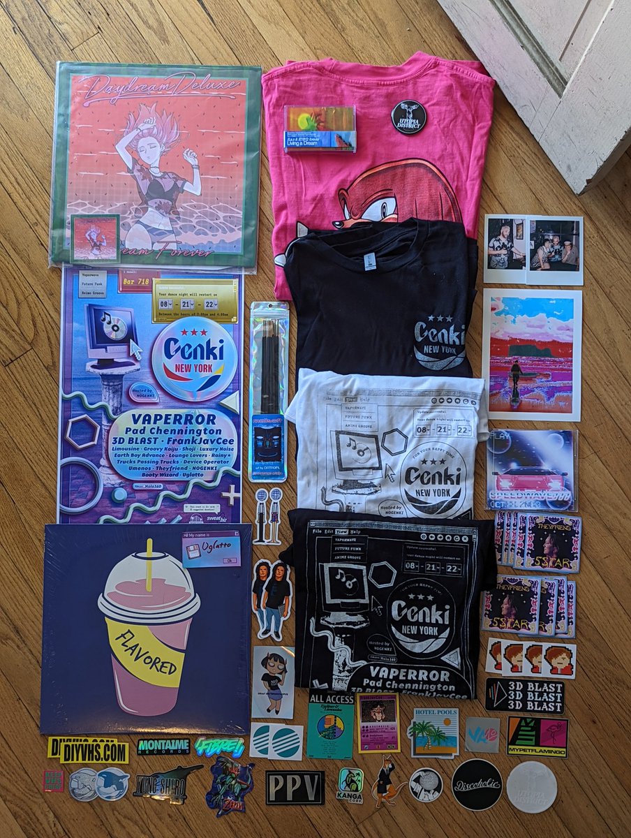 uglatto's tweet photo. #electronicon haul
My inner sticker slut is very happy :3 https://t.co/XWSSmI1PC7