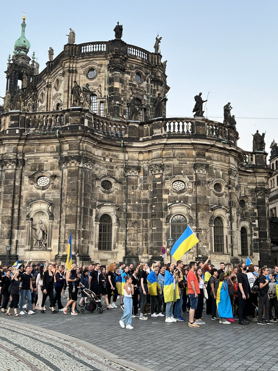 KirstiLonka's tweet photo. Visiting #Dresden #Germany 🇧🇪🇺🇦 #sig8 #sightseeing https://t.co/0HO1iZ3jtZ