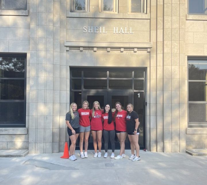 Happy move in day to our freshies!!🎉 
We’re excited to welcome 6 new members to our family! Can’t wait for a great year♥️✈️