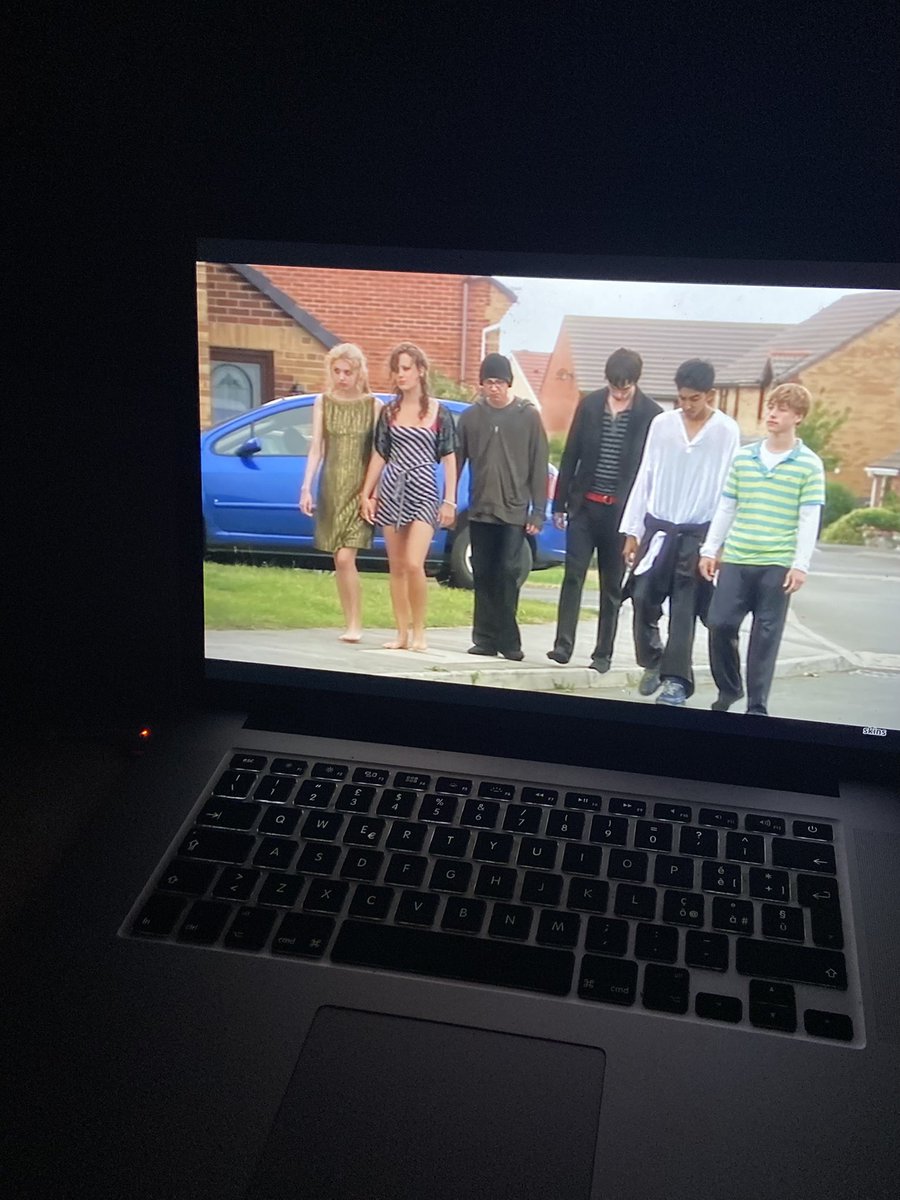 mayatgl_'s tweet photo. skins is a dream life nobody actually want to have https://t.co/PWldbowkq2