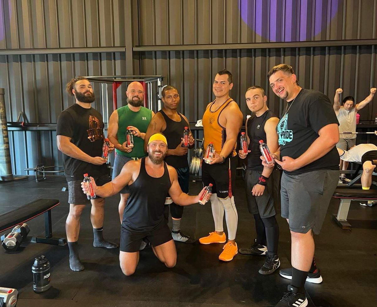 rollinsw0llen's tweet photo. Hardest workers in the room at @LionsPrideTX
Brought some @chucknorris #CFORCE to help quench their thirst 💧
#lionspridesports #wrestle
#cforcewater #chucknorris #iamnobull #projectrock @TheRock https://t.co/wpmQ97Kboz