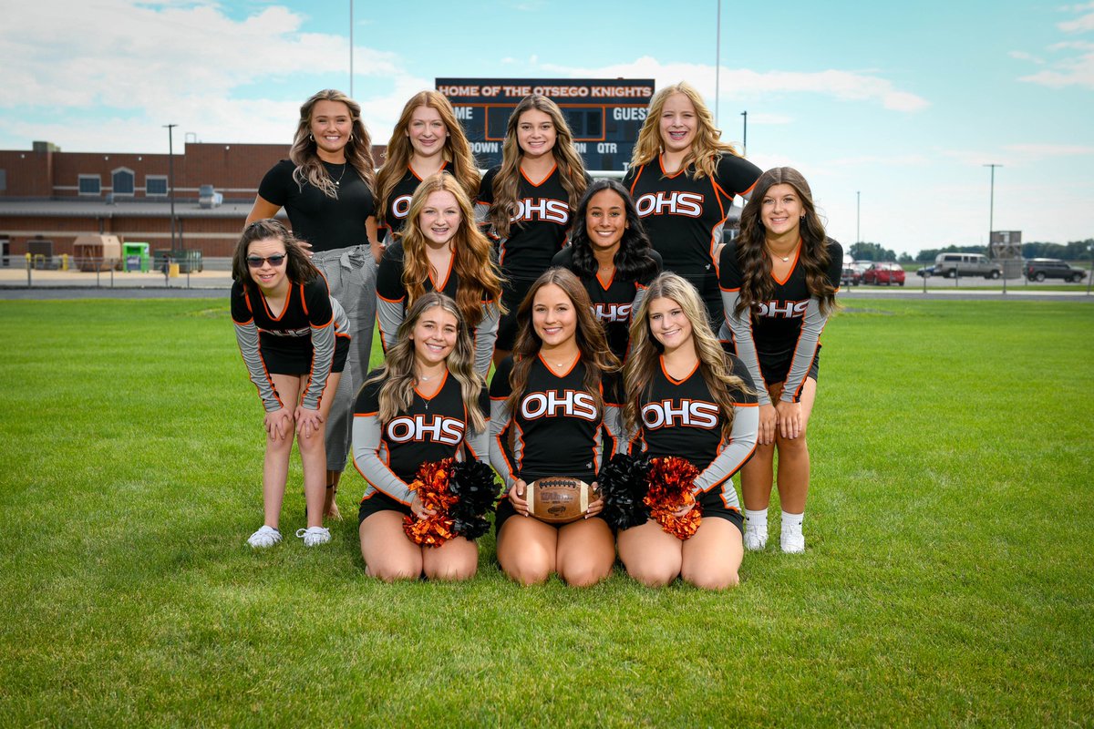 ohsknightscheer's tweet photo. JV and Varsity team pictures 🤍🧡🖤 https://t.co/9jbhJk5hjj