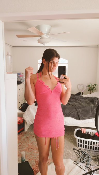 I need to hit the beach ⛱️ https://t.co/MWKEKcOphR