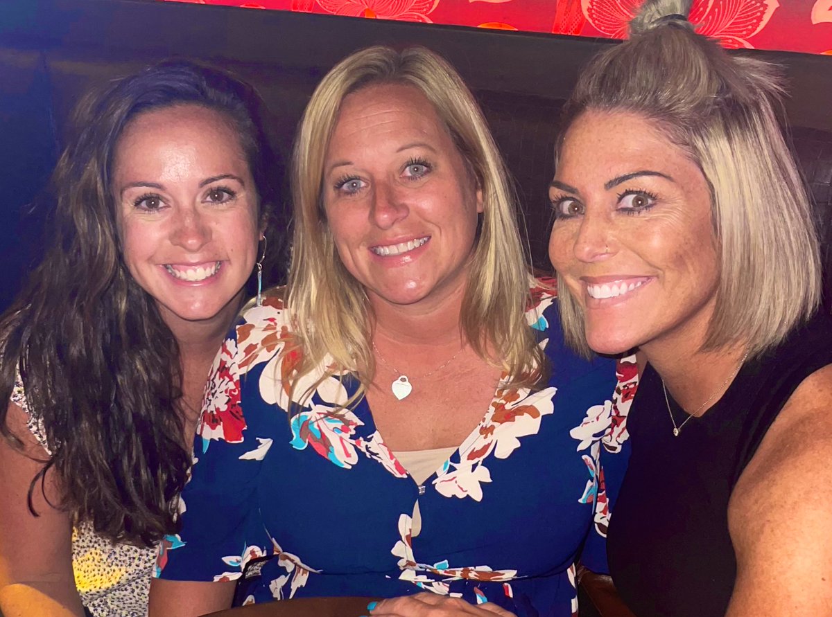 CoachJackieSB's tweet photo. When you surround yourself with those who have a common long term coaching/player development goal and everyone understands the process it takes to get there… is PRICELESS. Even better is coaching with friends who have become“family”❤️🫶🏻🥎 #1seasondown #Manymoretogo https://t.co/aIs5oWfBU5