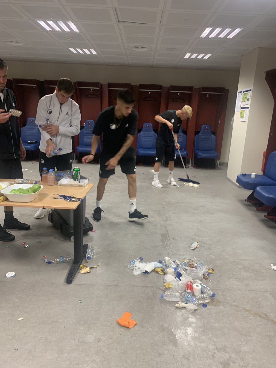 FCKobenhavn's tweet photo. Well raised boys #fcklive https://t.co/iPziSfAEIv
