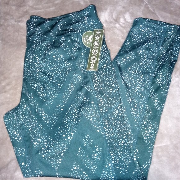 monae_bolar's tweet photo. So good I had to share! Check out all the items I'm loving on @Poshmarkapp from @CandiceAitken6 @DaniMarieNiemi #poshmark #fashion #style #shopmycloset #george #avivastanoff #rag: https://t.co/zEHOOHThKn https://t.co/ubBLIgiU0E