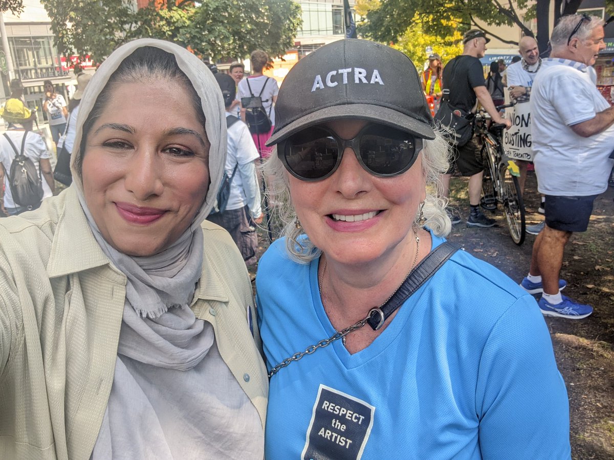 ausmalik's tweet photo. Everyone deserves decent work. Proud to join @ACTRAToronto workers #RallyForRespect. Commercial performers are fighting for fair wages, benefits, safe conditions in the ad industry. The Institute of Cdn Agencies must bargain fairly &amp; end the lockout https://t.co/cebxrHqhJu #SpaFY https://t.co/eRZriagTA2