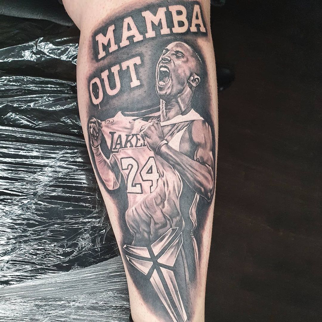 InkMeUpTattoos's tweet photo. The man. The myth. The Black Mamba. 
Artwork by Jim Hands. Follow on IG: @ jimmy_handstattoo
#Kobe #KobeBryant #Lakers #BlackMamba #Mambaout #tattoo #tattoos https://t.co/PKPAN6l9qc
