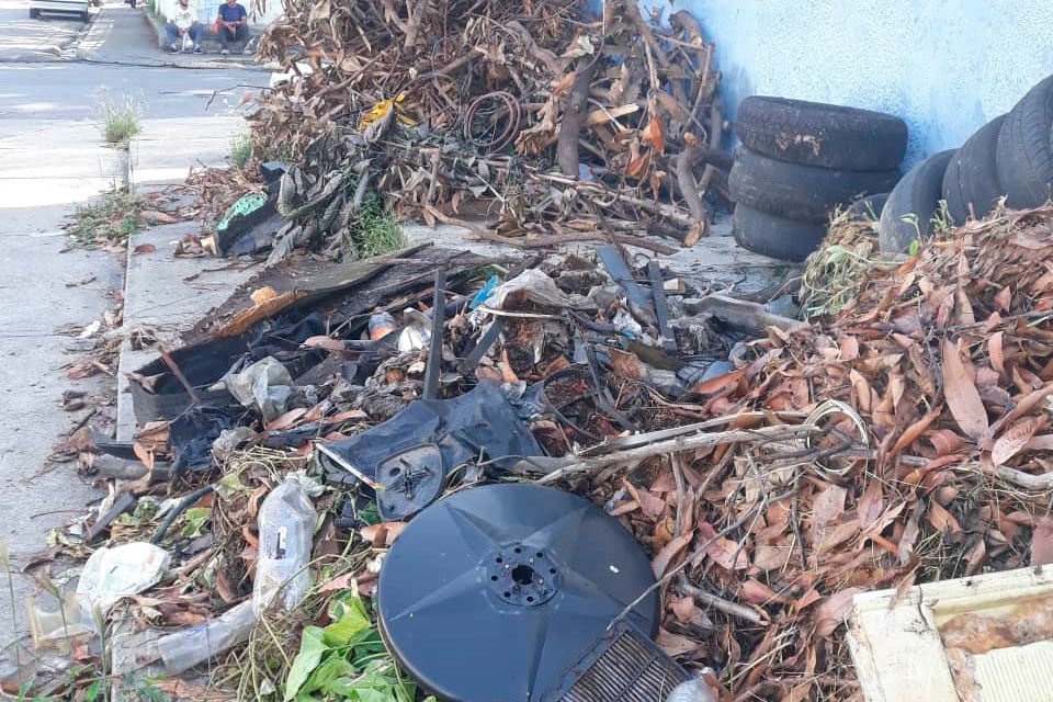DiarioTalCual's tweet photo. Habitantes de El Limón (Aragua) denuncian deterioro del módulo de salud #TalCual #ClaroyRaspao #SinCondiciones https://t.co/0eDNGTcWOq https://t.co/r2vZuDzslu