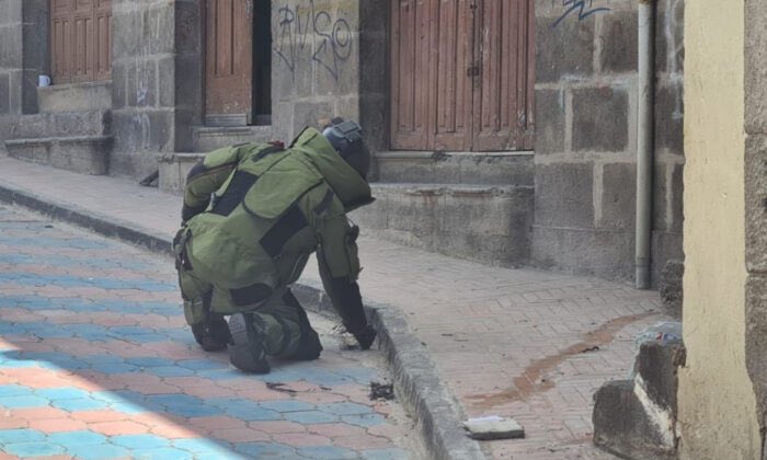 ecuainm_oficial's tweet photo. ‼️ URGENTE
Un atentado con explosivos se reportó nuevamente en Quito. Una detonación se registró en las calles Rafael Barahona y Ambato, en el sector de la 24 de Mayo. Dos personas en situación de calle habrían resultado heridas. https://t.co/4pufFmYOkf