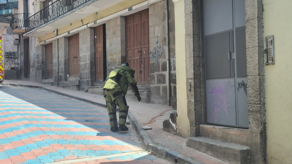 ecuainm_oficial's tweet photo. ‼️ URGENTE
Un atentado con explosivos se reportó nuevamente en Quito. Una detonación se registró en las calles Rafael Barahona y Ambato, en el sector de la 24 de Mayo. Dos personas en situación de calle habrían resultado heridas. https://t.co/4pufFmYOkf