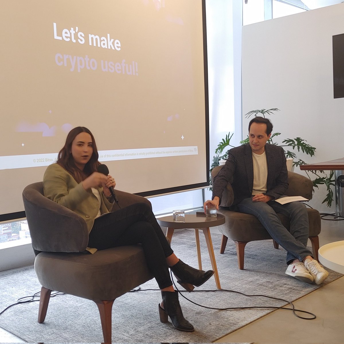 isopixel's tweet photo. Sigo en el evento #HacerCryptoÚtil. En la imagen Bárbara González, Directora de @Bitso México y Daniel Vogel, CEO y Cofundador de Bitso...
Nos hablan sobre los orígenes de Bitso en 2014...
#MakeCryptoUseful https://t.co/kbO88mIUyp