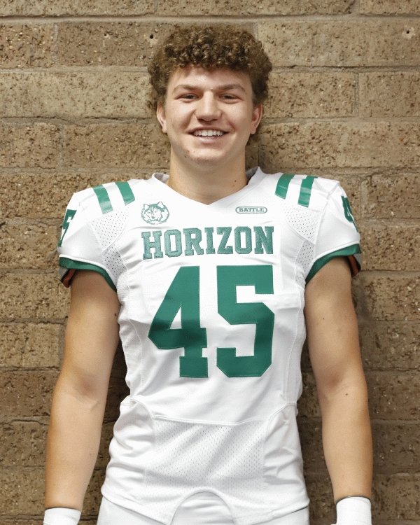 hzfbfamily's tweet photo. Meet our Sr. Hudson Muller, Captain #45 LB
This is his 4th year playing football at Horizon.
He describes himself as hardworking, accountable &amp; comedic.
Have a great season! 
@HuddyMuller 
@litten_andy
@HHSathleticsAZ
@PVUSDATHLETICS https://t.co/rXs4flPbx3