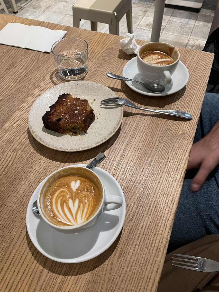 gm.

queen has an obsession with banana bread and will go to great lengths to try the best baked banana bread in Sydney 🥹