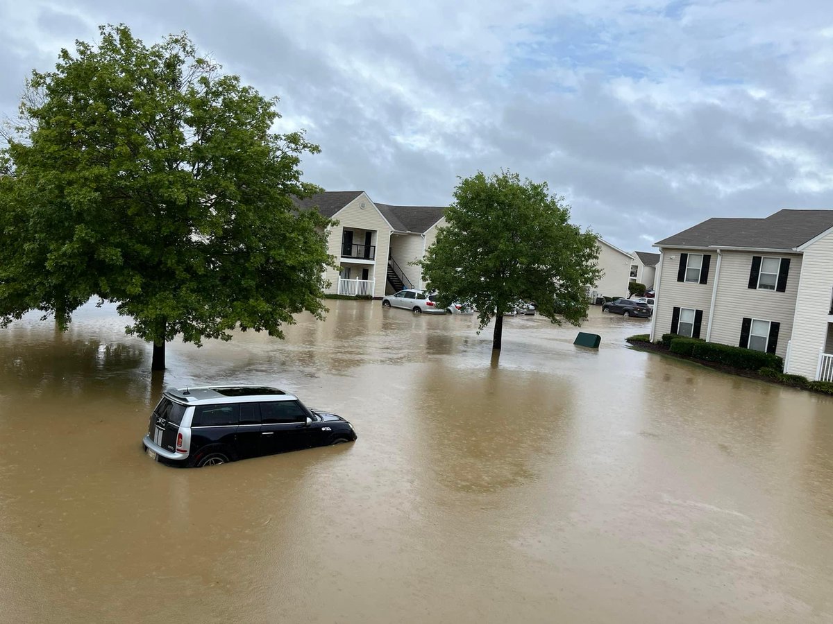 Crowsnest531's tweet photo. Apartments in #FlowoodMs @StormHour @NWS @WCBIWEATHER @PatrickEllisWx https://t.co/ZDNGSPoN4Z