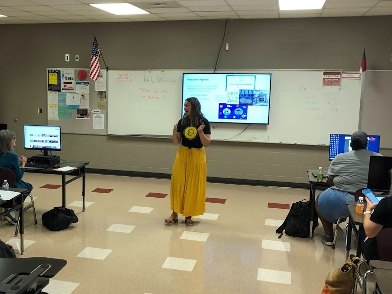 FCSizzlinSummer's tweet photo. @edpuzzle getting @FCSchoolsNC Teachers to Level Up their Video Lessons during one of their 4 #SizzlinFCS sessions!!! https://t.co/hzwIzZYpv1