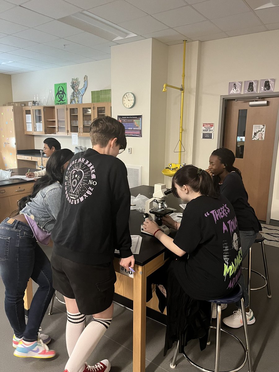 cogginstweets's tweet photo. Really enjoyed today’s forensics lab. The quizzes went “missing”, residue was left behind by the perp, the students had to figure out who it was by viewing slides of residue. Quiz postponed to tomorrow. #forensics https://t.co/FRMUZIJgLW