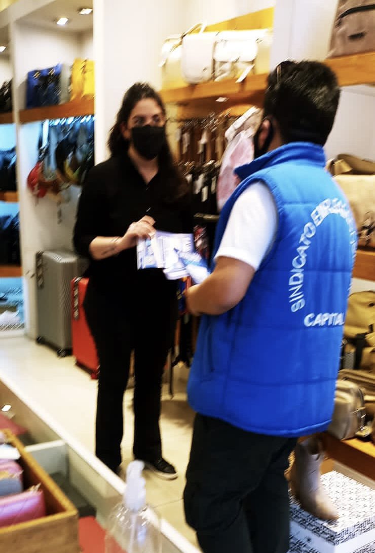 StreamComercio's tweet photo. Seguimos visitando distintos comercios de la ciudad y escuchando a los trabajadores y las trabajadoras llevando nuestra propuesta. 
El 15/9 votamos 🗳@ListaAzulSEC 

#ContasConNosotrosContamosConVos 
@CarlosPerezSEC @Sergio_OrtizOk @sabriparedessec ✌️💙 https://t.co/c0y4LimClO