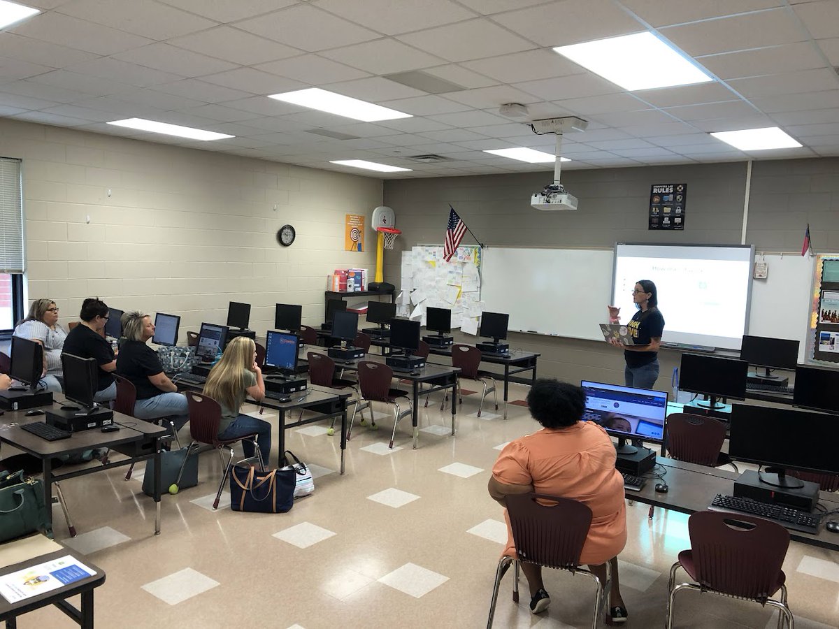FCSizzlinSummer's tweet photo. @eSparkLearning igniting great conversations with @FCSchoolsNC staff during one of their engaging #SizzlinFCS sessions! https://t.co/8KmIEhJqlW
