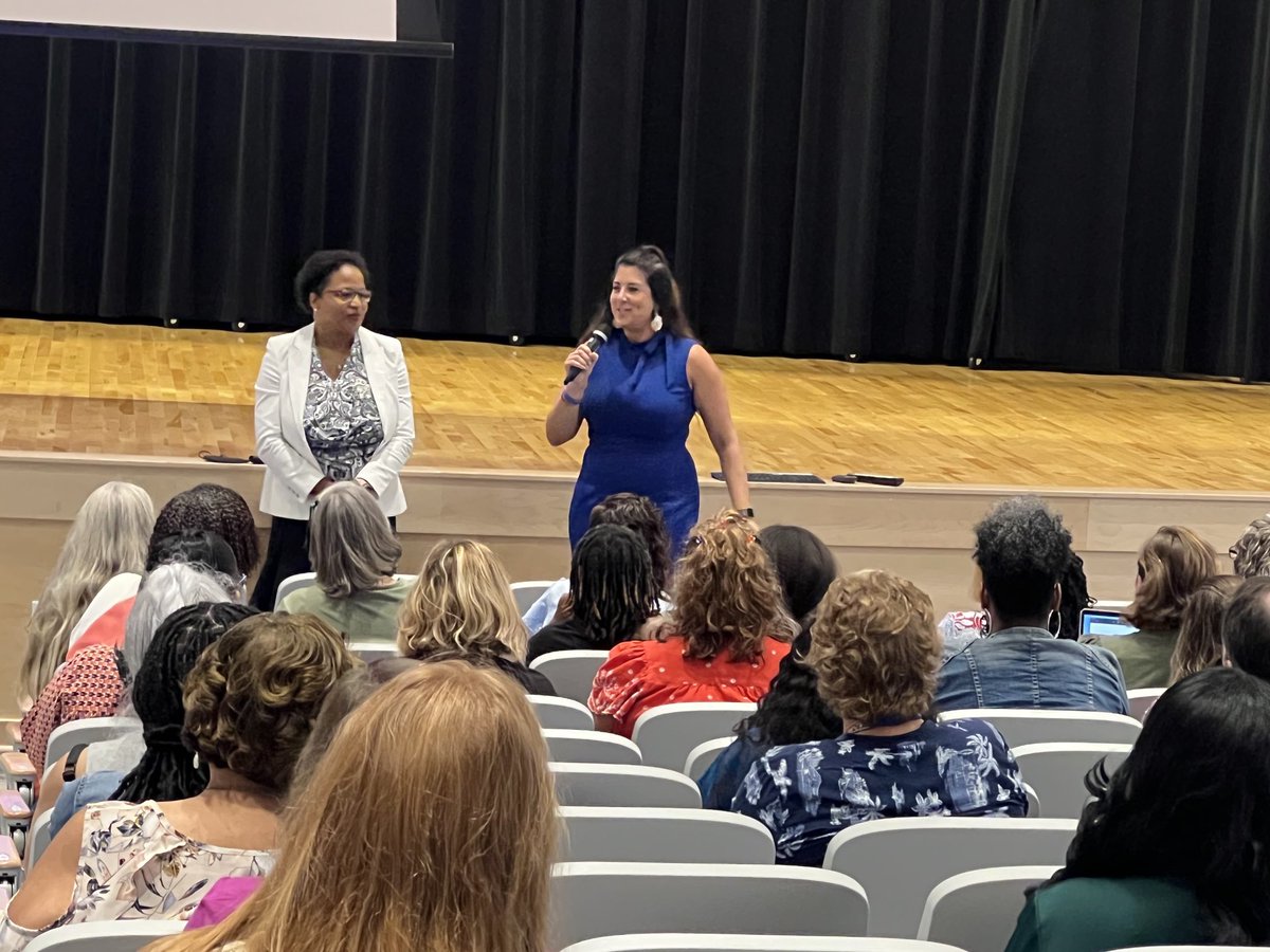 roberta_branch's tweet photo. SPS Dynamic Content Coordinators and Director of Curriculum &amp; Instruction! New Teacher Orientation Day 2! https://t.co/CHoLDkfYDY