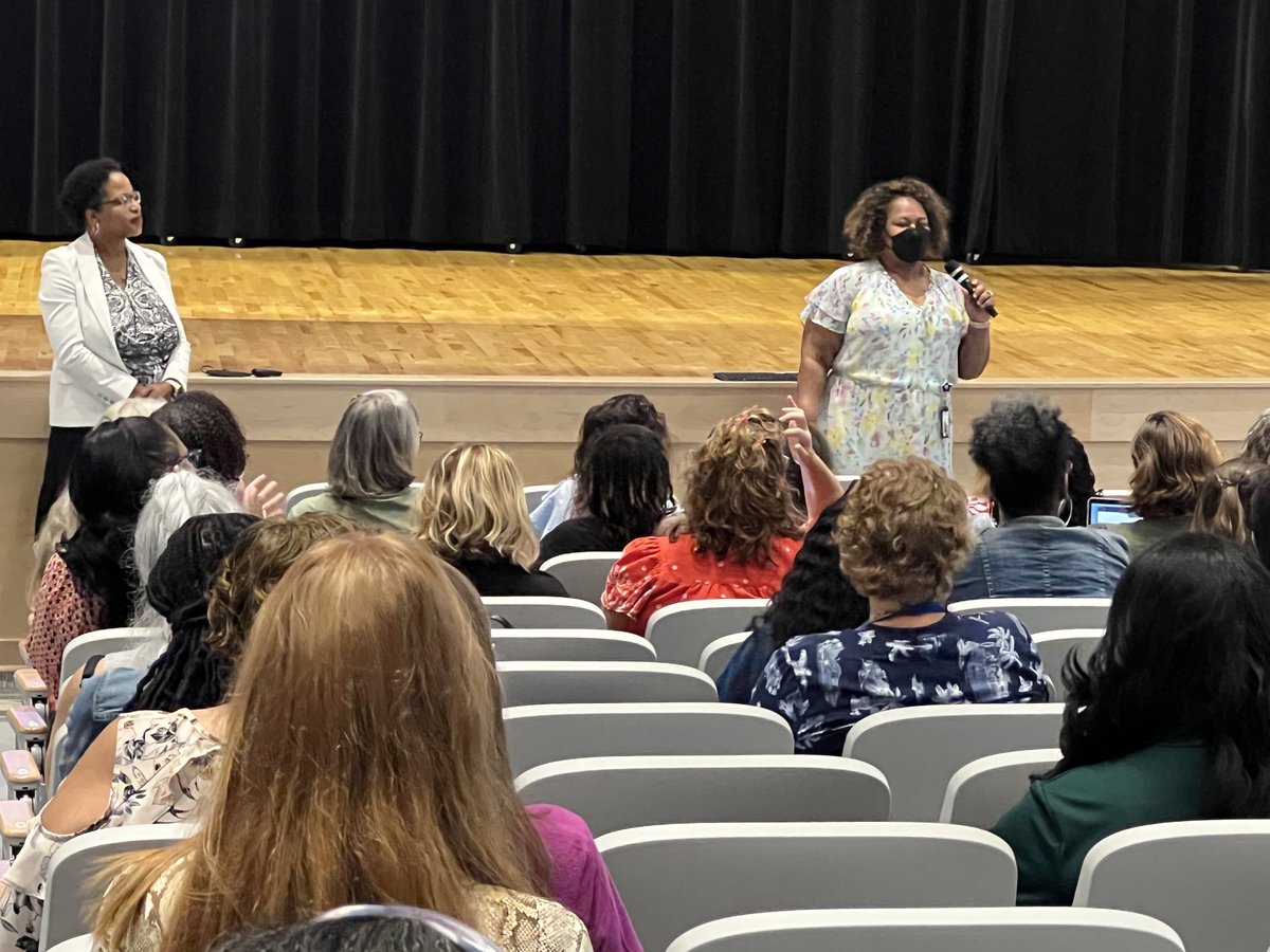 roberta_branch's tweet photo. SPS Dynamic Content Coordinators and Director of Curriculum &amp; Instruction! New Teacher Orientation Day 2! https://t.co/CHoLDkfYDY