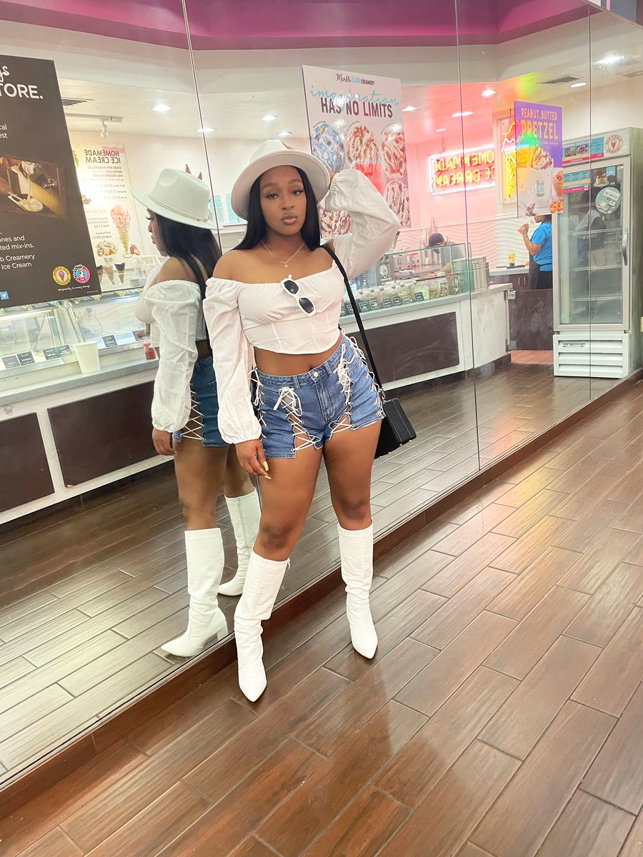 Bonafide_Nina's tweet photo. Hot Girl in H-Town 🥶🤘🏽 https://t.co/P1MxFHyyJy