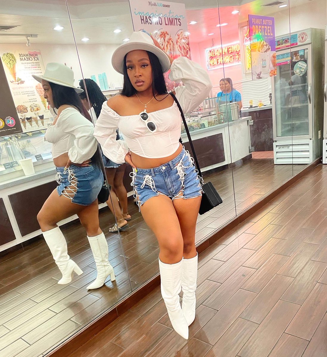 Bonafide_Nina's tweet photo. Hot Girl in H-Town 🥶🤘🏽 https://t.co/P1MxFHyyJy