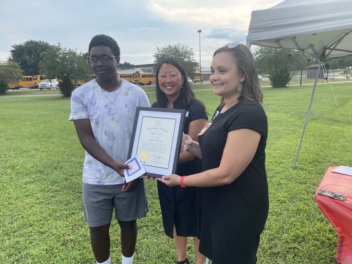 So proud of our Freedom High Student, Malik Harris, for receiving the Governor’s Service Award this evening! ⁦<a href="/FHS_GoPats/">Freedom High School</a>⁩ ⁦<a href="/BurkeCoSchools/">BCPS</a>⁩ #allinBCPS
